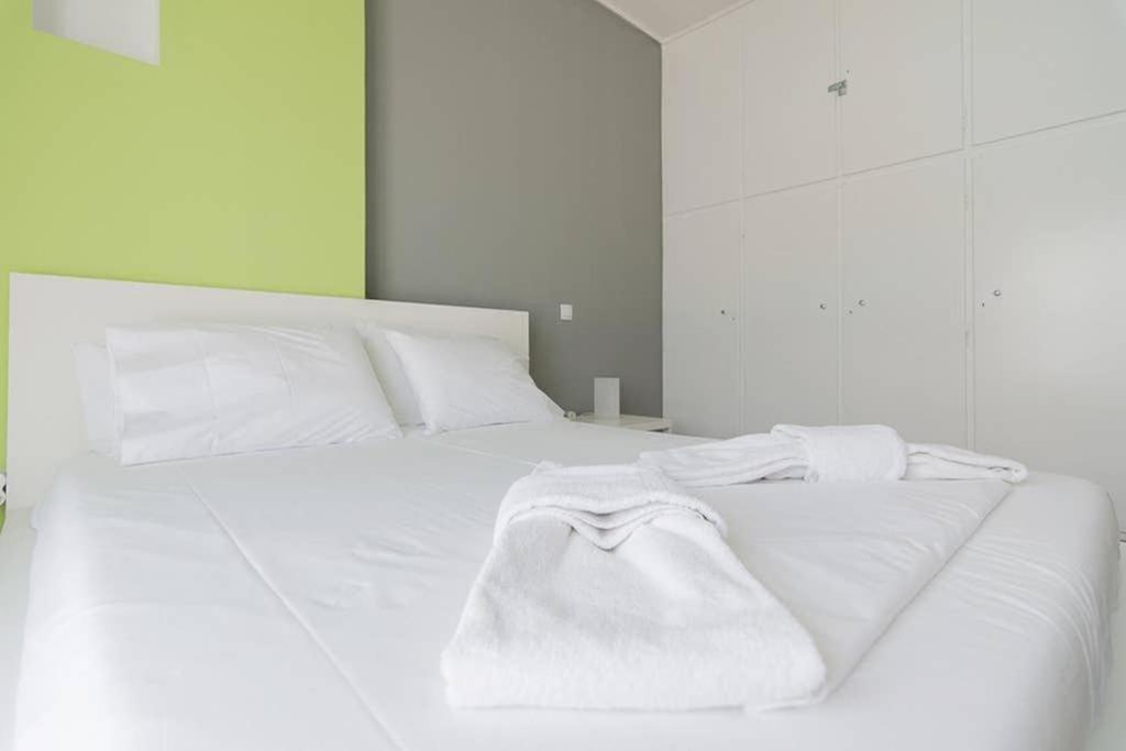 Sunlit 2Br Oasis In Metaxourghio 3Min From Metro Apartment เอเธนส์ ภายนอก รูปภาพ