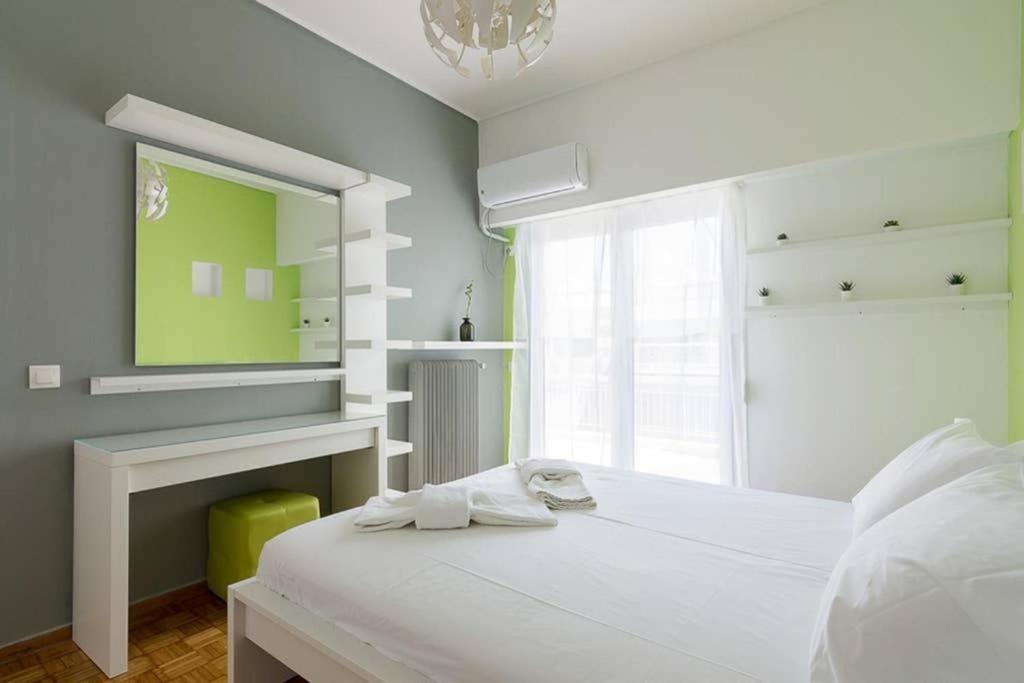 Sunlit 2Br Oasis In Metaxourghio 3Min From Metro Apartment เอเธนส์ ภายนอก รูปภาพ