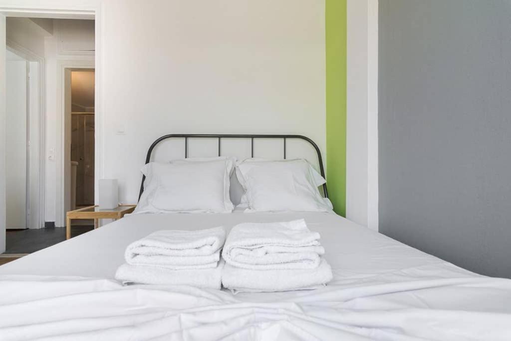 Sunlit 2Br Oasis In Metaxourghio 3Min From Metro Apartment เอเธนส์ ภายนอก รูปภาพ