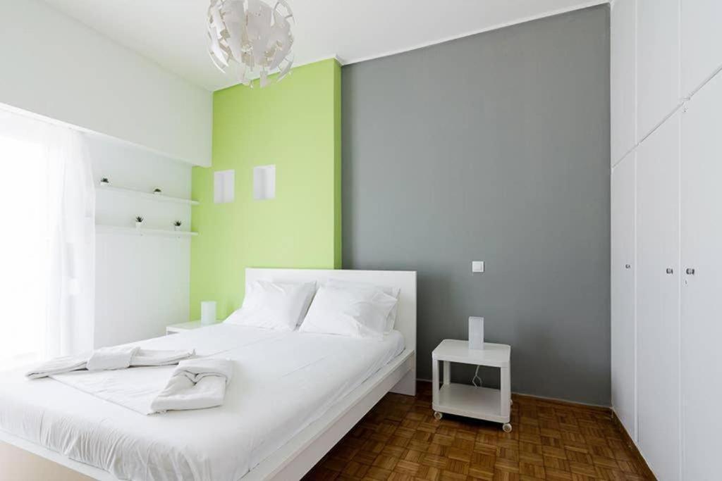 Sunlit 2Br Oasis In Metaxourghio 3Min From Metro Apartment เอเธนส์ ภายนอก รูปภาพ