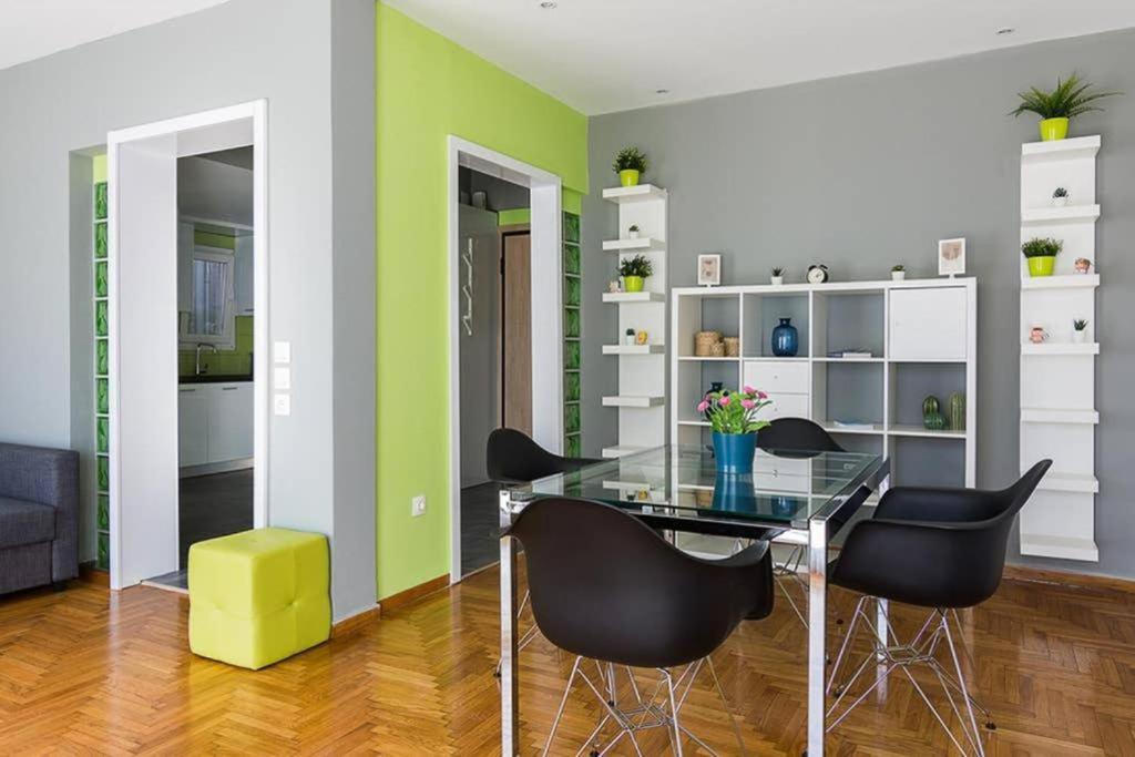 Sunlit 2Br Oasis In Metaxourghio 3Min From Metro Apartment เอเธนส์ ภายนอก รูปภาพ