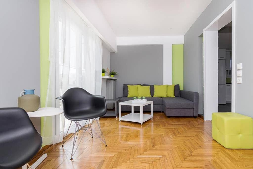 Sunlit 2Br Oasis In Metaxourghio 3Min From Metro Apartment เอเธนส์ ภายนอก รูปภาพ