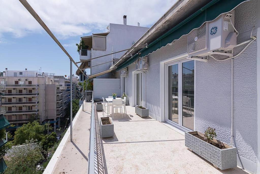 Sunlit 2Br Oasis In Metaxourghio 3Min From Metro Apartment เอเธนส์ ภายนอก รูปภาพ