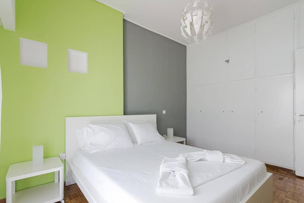 Sunlit 2Br Oasis In Metaxourghio 3Min From Metro Apartment เอเธนส์ ภายนอก รูปภาพ