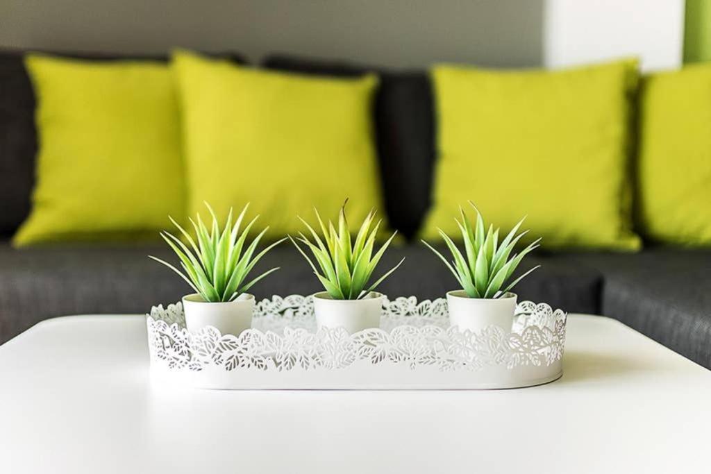 Sunlit 2Br Oasis In Metaxourghio 3Min From Metro Apartment เอเธนส์ ภายนอก รูปภาพ
