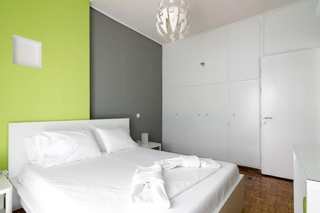 Sunlit 2Br Oasis In Metaxourghio 3Min From Metro Apartment เอเธนส์ ภายนอก รูปภาพ