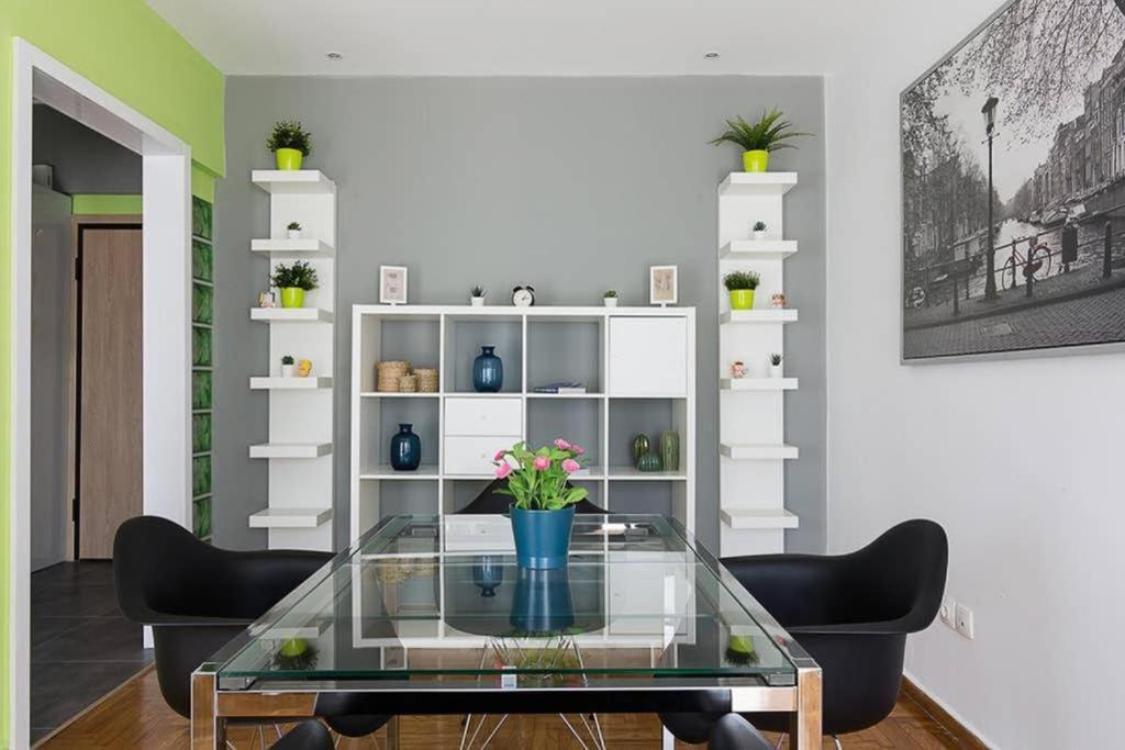 Sunlit 2Br Oasis In Metaxourghio 3Min From Metro Apartment เอเธนส์ ภายนอก รูปภาพ