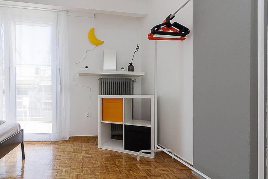 Sunlit 2Br Oasis In Metaxourghio 3Min From Metro Apartment เอเธนส์ ภายนอก รูปภาพ