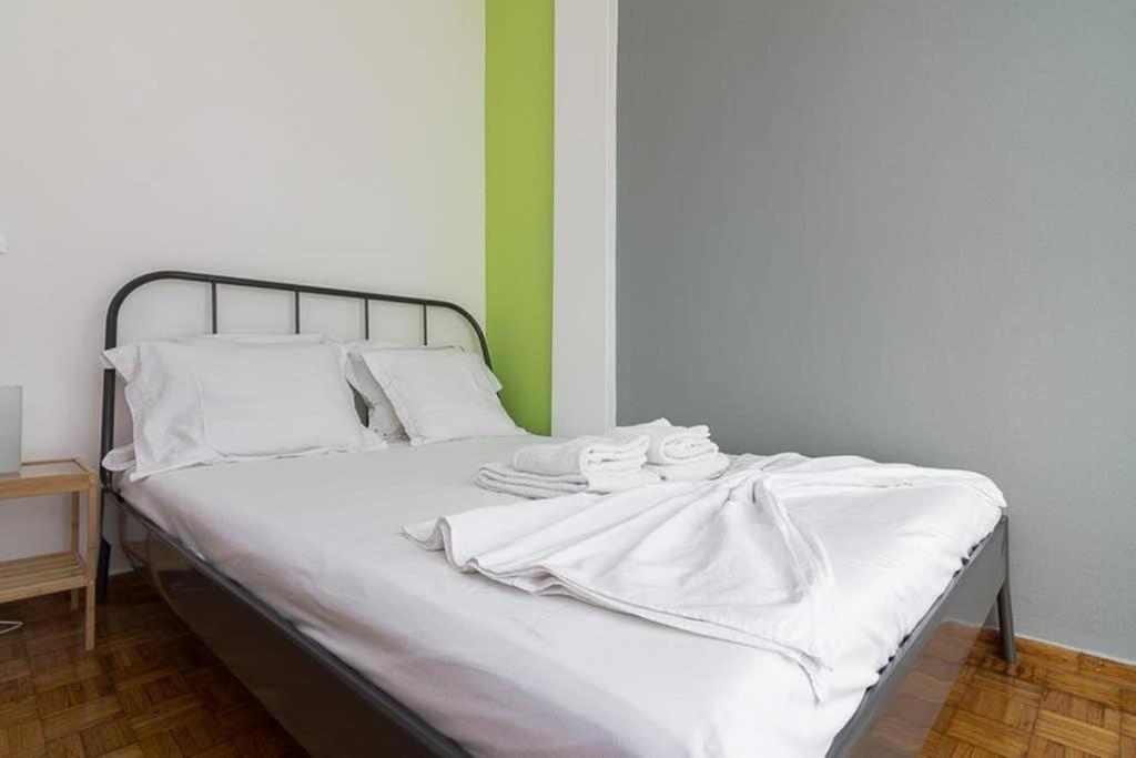 Sunlit 2Br Oasis In Metaxourghio 3Min From Metro Apartment เอเธนส์ ภายนอก รูปภาพ