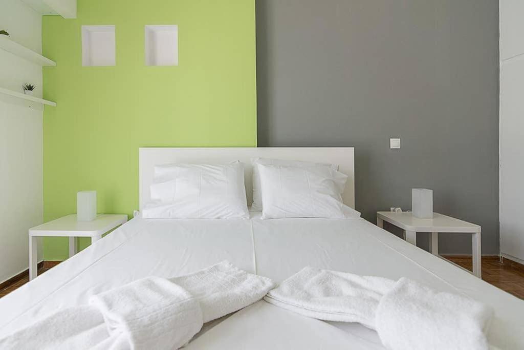 Sunlit 2Br Oasis In Metaxourghio 3Min From Metro Apartment เอเธนส์ ภายนอก รูปภาพ