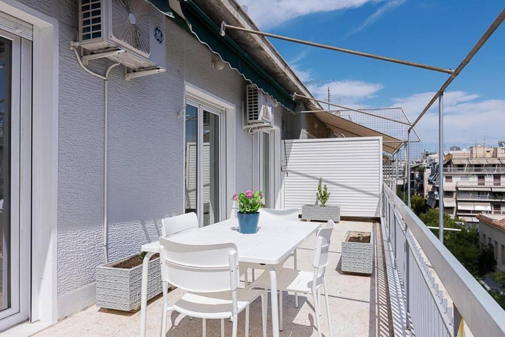 Sunlit 2Br Oasis In Metaxourghio 3Min From Metro Apartment เอเธนส์ ภายนอก รูปภาพ